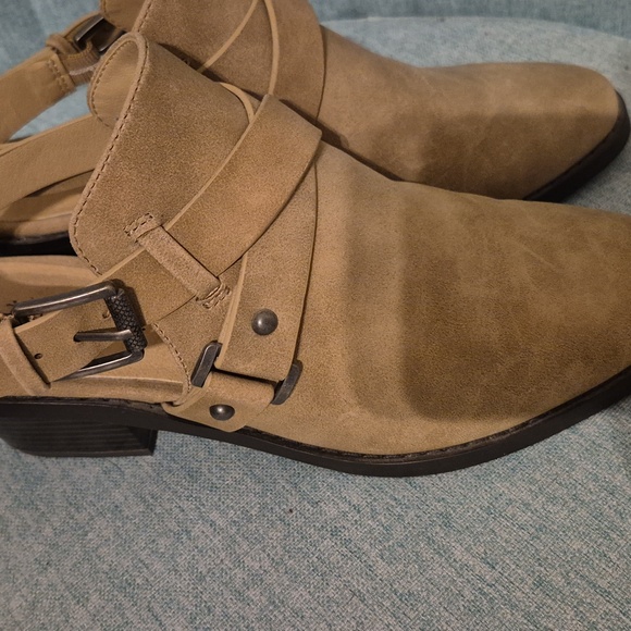 Womans Tan Suede Ankle Boots - Picture 4 of 7